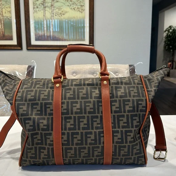 📌SOLD📌 Rare & Authentic Fendi travel bag - Picture 5 of 15